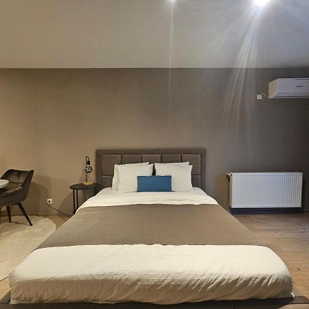 Studio 6 Bukares Bagian luar foto