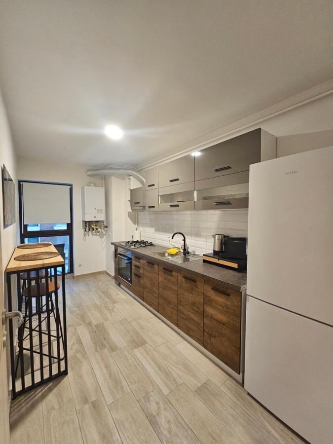 Studio 6 Bukares Bagian luar foto