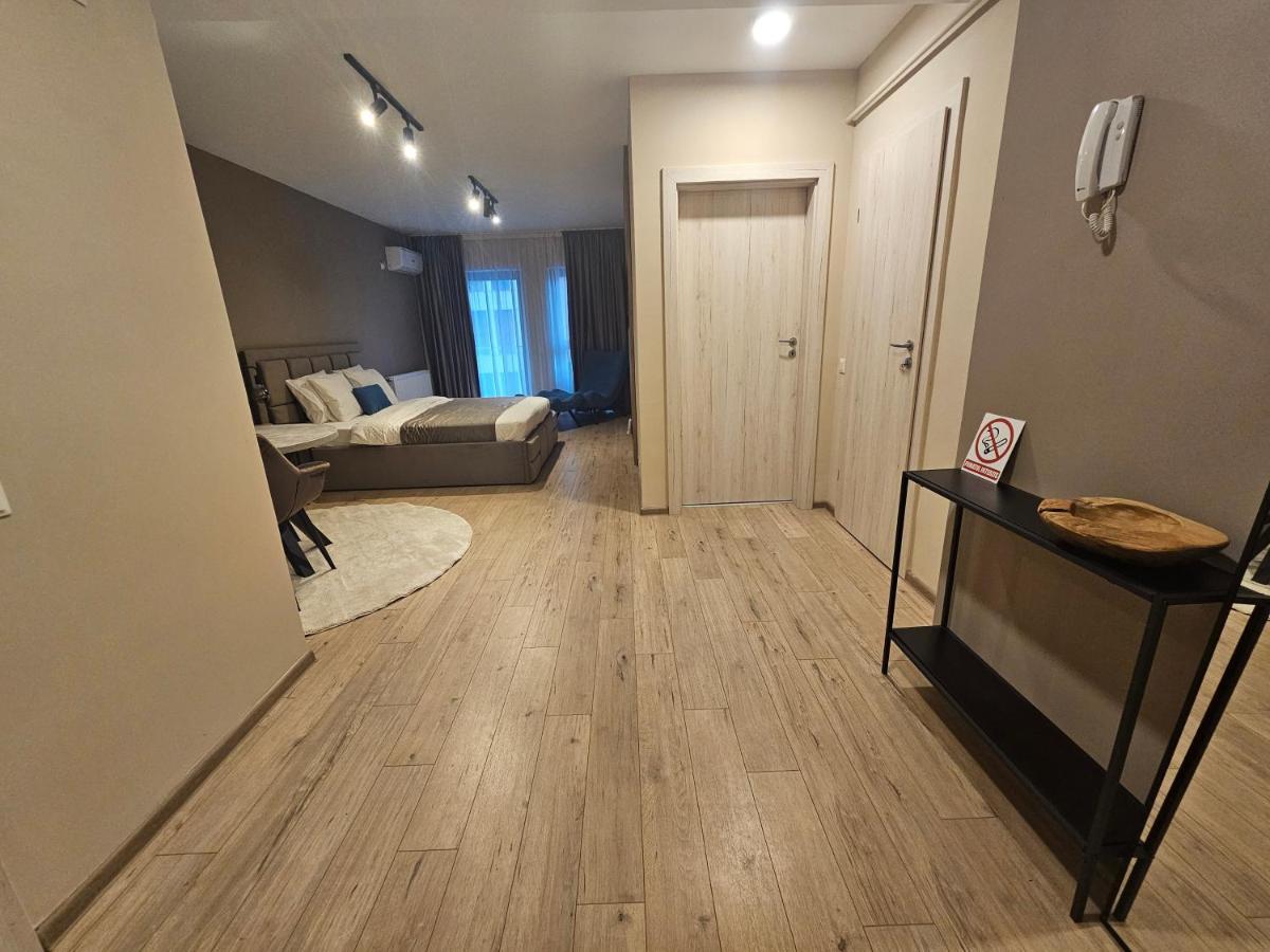 Studio 6 Bukares Bagian luar foto