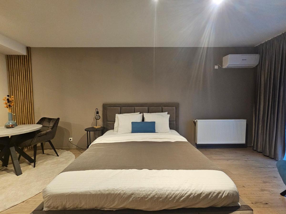 Studio 6 Bukares Bagian luar foto